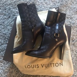Louis Vuitton Boots Size 37